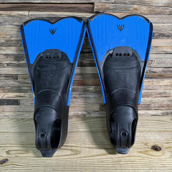 Cressi Swim Fins - Comfortable and Durable Blue Diving Fins Size 4-5 - Picture 1 of 5
